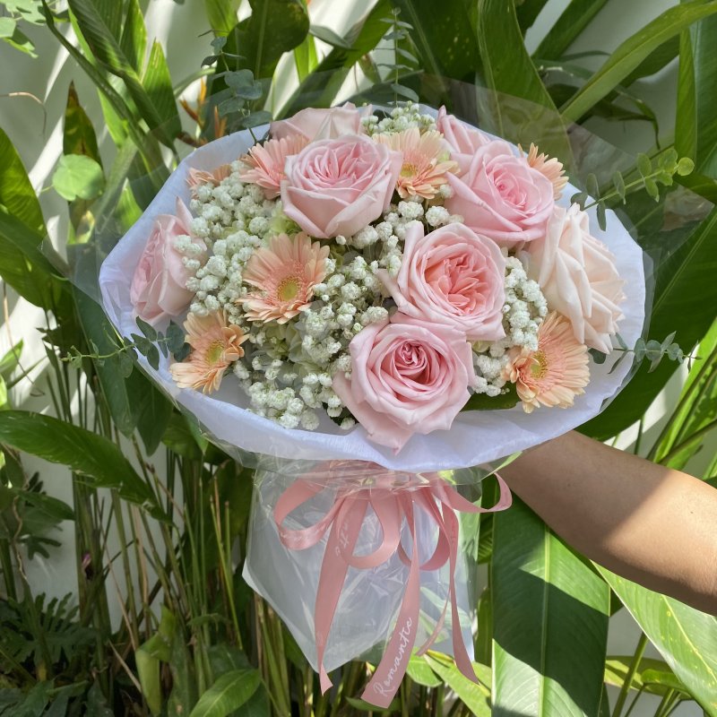 Bó tone hồng ngọt ngào - giấy kính trong suốt.